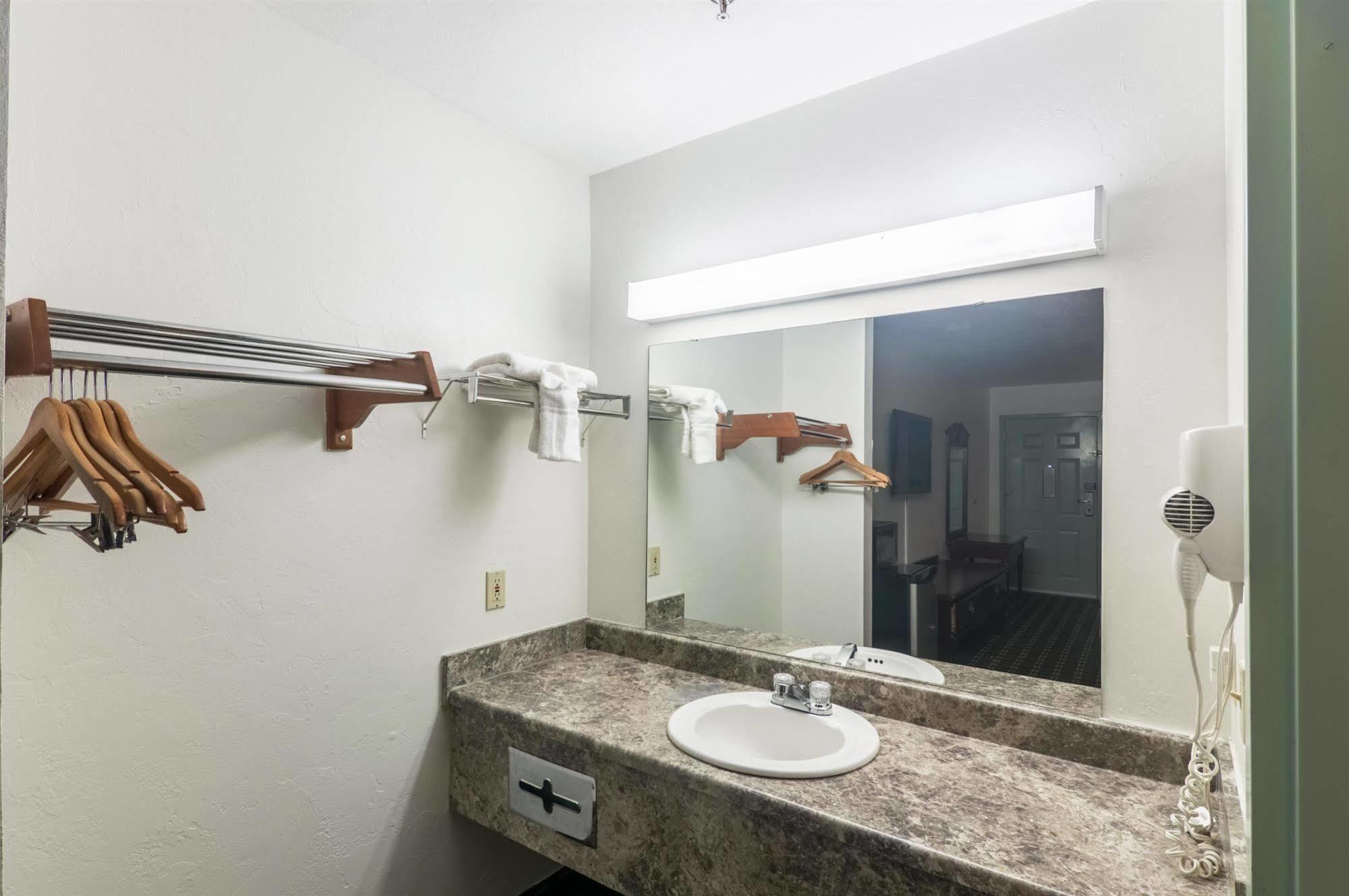 Motel 6 Erick エクステリア 写真